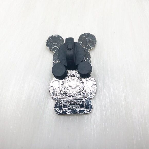 🔮 5/$25 Disney Vinylmation Jr Red Pin - Picture 3 of 3